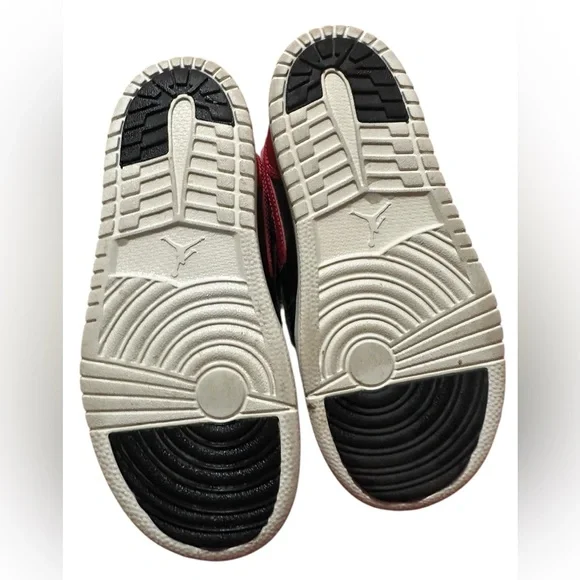 🏀🖤 KIDS JORDAN SHOES🏀🖤PRELOVED - Picture 3 of 4